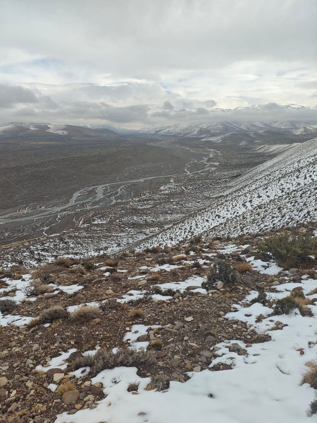 Paisaje cordillerano nevado del Paso Las Leñas